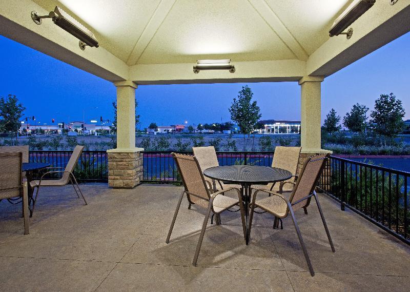 Candlewood Suites Turlock By Ihg Buitenkant foto